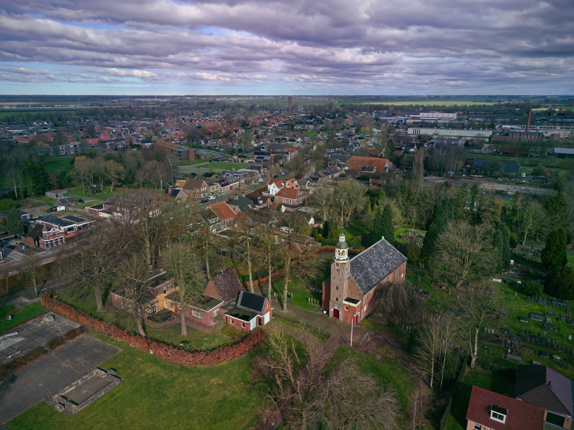 Dronefoto van de Wedderwegkerk te Oude Pekela. Foto: ©Jur Kuipers.